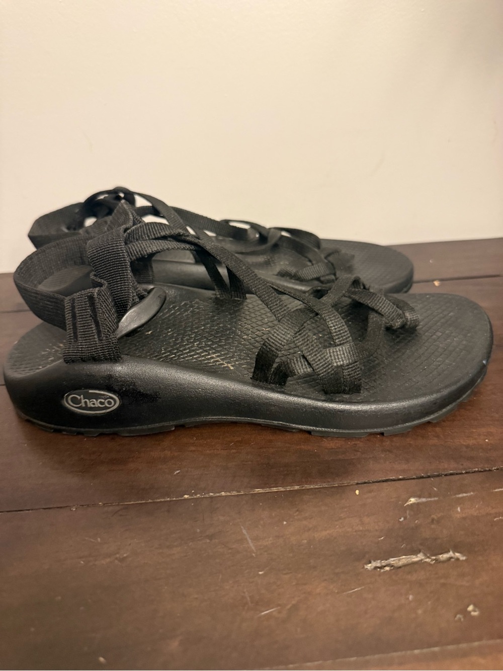 Chaco Women’s Black Strappy Sport Sandals Size 8